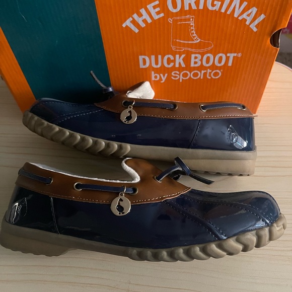 EUC Navy Duck Boot size 8.5 - Picture 5 of 6